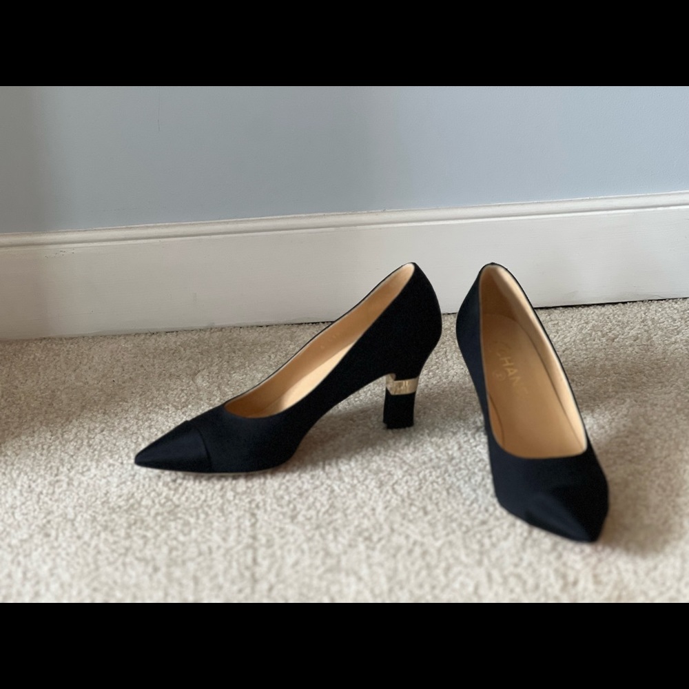 NWOT Chanel black pumps - Picture 2 of 10